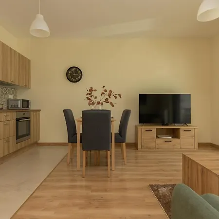 Cosy Bialej Floty With Parking By Renters Βαρσοβία